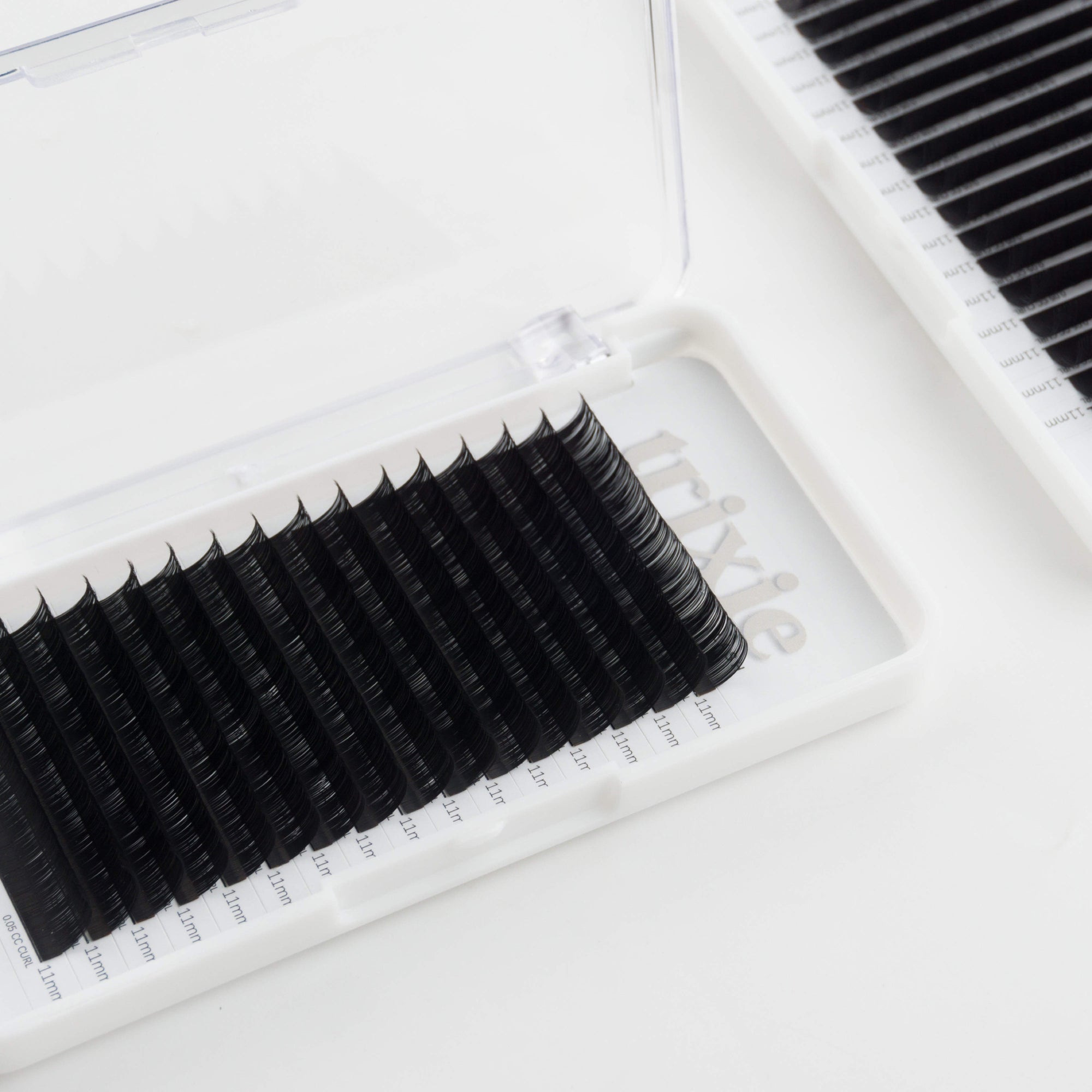 Matte Volume Lashes - Mixed Lengths